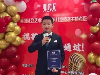 张卿睿日常生活照2.jpg